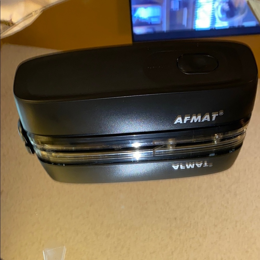 Box41 Black Electric 3-Hole Punch - Picture 4 of 6